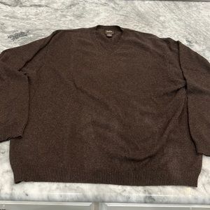 Neiman Marcus Mens brown cashmere V-neck sweater